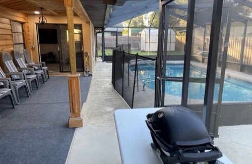 Zephyrhills House | Private 3Bed/3Bath Heated Pool Outdoor Entertainment
