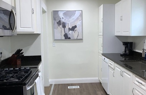 Wayne House | Private 4 BDRM - 3 BTHS house, 5 Miles from Downtown #1 ❤️