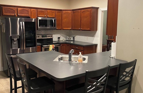 Pompey House | Private 4-bedroom house on a golf course…15 minutes to Syracuse University
