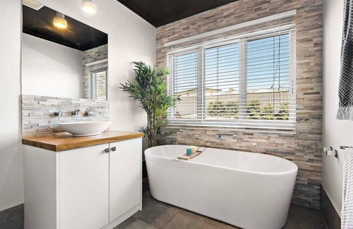 Ellalong House | Private 4 Bedroom with outdoor SPA, 10mins to Wineries