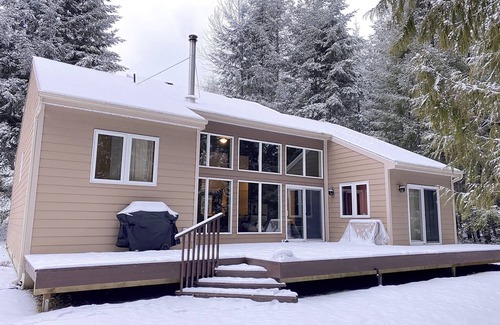 Mineral House | Private 5 Acres on Nisqually River, 2 King Beds