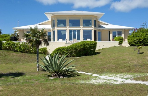 Double Bay House | Private 5-bedroom Beachfront Estate w/Heated Pool on Pink Sand Beach