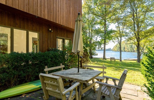 South Salem House | Private 5 bedroom lake front residence