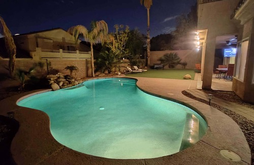 Paradise Valley Village House | PRIVATE 5 BR GATED HOME w/HEATED POOL, 2 MASTER BRS, MORE!