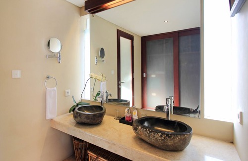 Batu Bolong Villa | Private 7 bedroom villa in heart of Canggu.