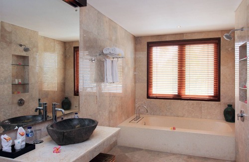 Batu Bolong Villa | Private 7 bedroom villa in heart of Canggu.