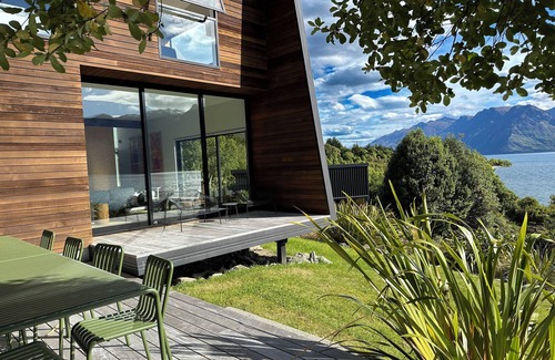 Queenstown House | Private adults only getaway with stunning views