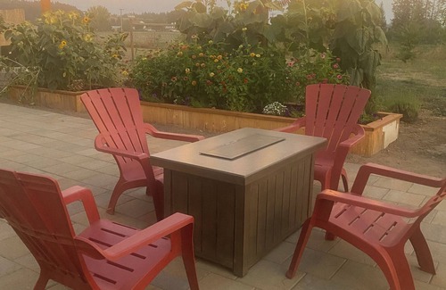Carlton House | Private and charming space in Wine Country, a perfect wine tasting base camp.