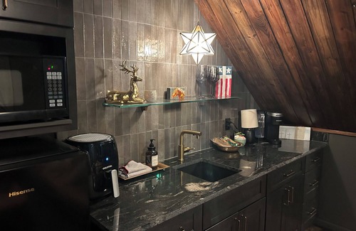 Crestline Heights Apartment | Private and cozy Guest Suite