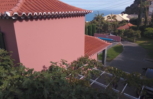 Tabua House | Private and heated swiming pool - Wi-Fi - Cable and Satelite TV - large garden