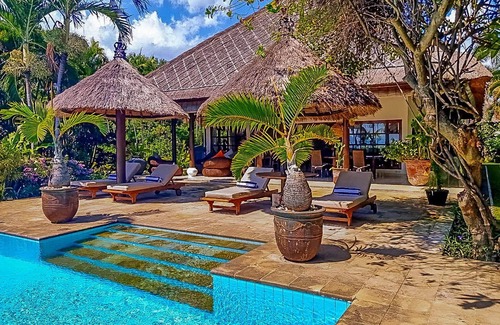 Lokapaksa Villa | Private and Peaceful Beachfront Pool Villa @ Lokopaksa, Seririt!