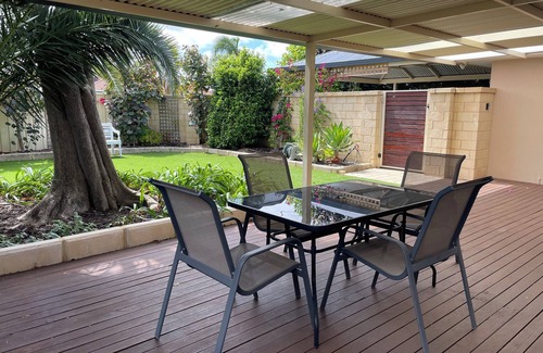Kardinya House | Private and Secure, 3 bed 1.5 bath