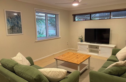 Kardinya House | Private and Secure, 3 bed 1.5 bath