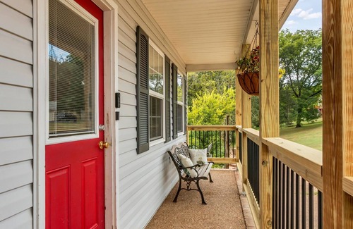 Columbia House | Private and Spacious House with Large Porch and Driveway!