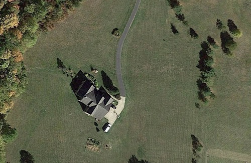 Mason House | Private and Spacious home on 7 acres in Mason Ohio. Sleeps 16 - Kings Island