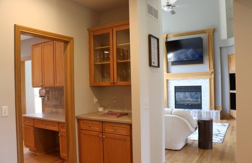 Mason House | Private and Spacious home on 7 acres in Mason Ohio. Sleeps 16 - Kings Island