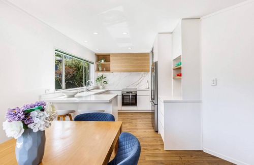 Greenlane - Ellerslie House | Private and sunny 3-bedroom home with parking