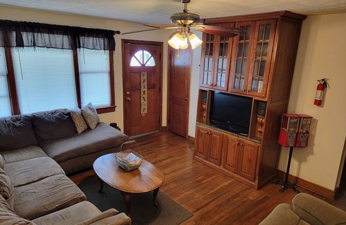 Colonial Heights House | Private apartment just off I-95 by Fort Lee Military Base & Va State University