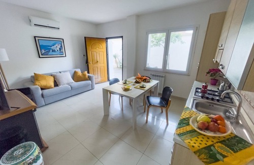 Zona XXX Castel Fusano Condo | Private Apartment in Luxurious Peaceful Roman Villa