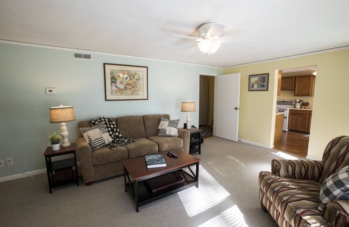 Brevard Apartment | Private Apartment in the ❤️ of Brevard, 1 Bedroom, sleeps 3,