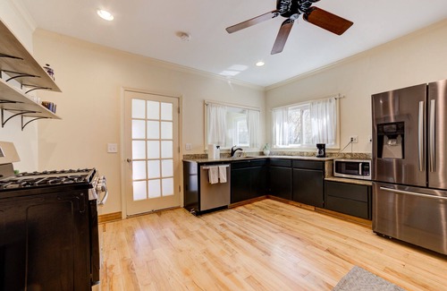Maple Ridge Apartment | Private Apartment with pool, 5 min to downtown