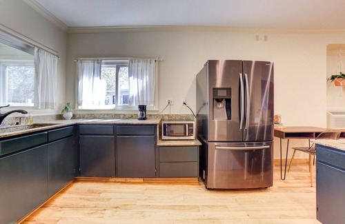 Maple Ridge Apartment | Private Apartment with pool, 5 min to downtown