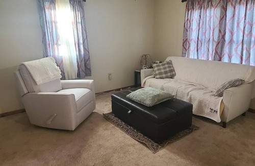 Reedsville Apartment | Private apt approx 20 from Sabraton/Morgantown & 30 mins from Stadium/Evansdale