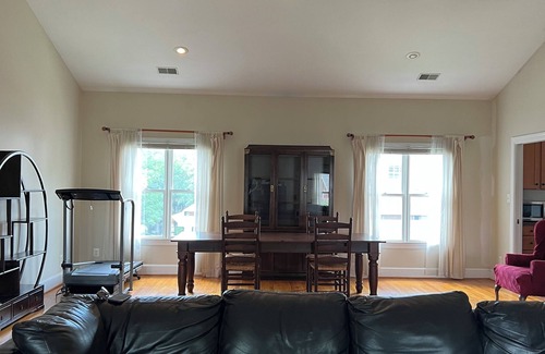 Palisades Apartment | Private apt in upscale Pacific Palisades area in Washington DC near Georgetown.
