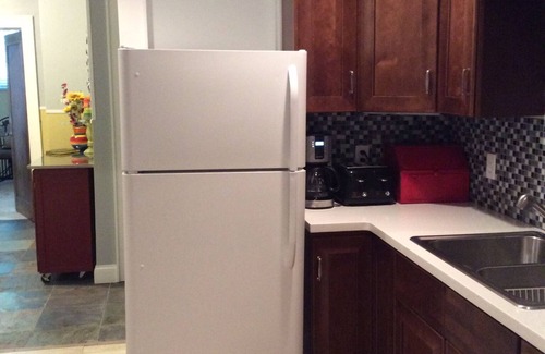 Beverly Hills Apartment | Private apt on golf course.Great location!Pets OK.