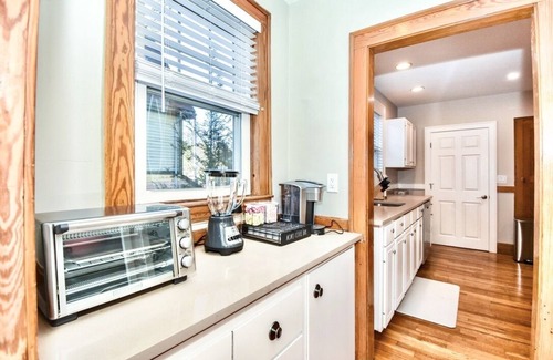 Auburndale Apartment | Private Auburndale Getaway Minutes from Boston!