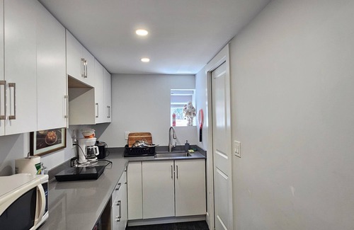 Newton House | Private Bachelor's Suite