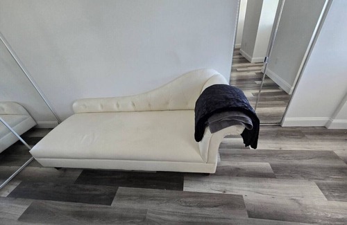 Burlington Apartment | Private Balcony-Pet Friendly -City Access -Gaming