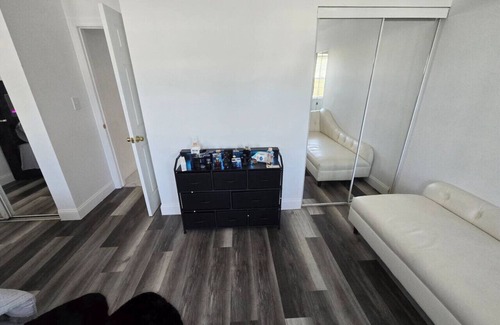 Burlington Apartment | Private Balcony-Pet Friendly -City Access -Gaming