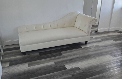 Burlington Apartment | Private Balcony-Pet Friendly -City Access -Gaming