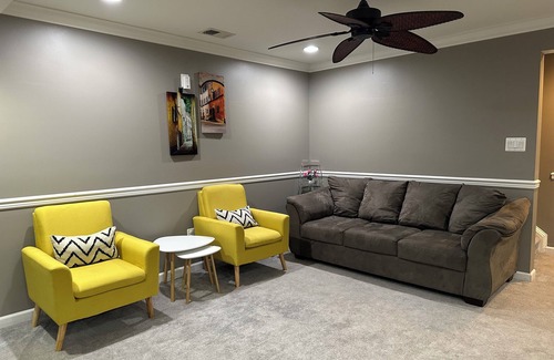 Lakeview Apartment | Private Basement Work & Travel Great Location Near Route 66 Jiffy Lube Live