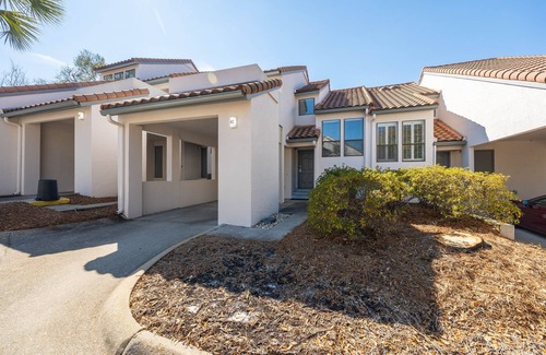 Four Mile Village House | Private Beach Access! Tennis! Pickleball!