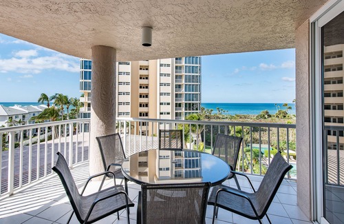Park Shore Condo | Private beach access! Deluxe Condo with beautiful Gulf and Clam Pass views