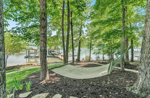 Penhook House | PRIVATE BEACH, FLAT LOT, FIRE-PIT, SLEEPS 18