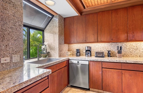 Kamuela Condo | 🏖️ Private Beach | Lagoon & Ocean View | Concierge Included | Spacious Lanai!