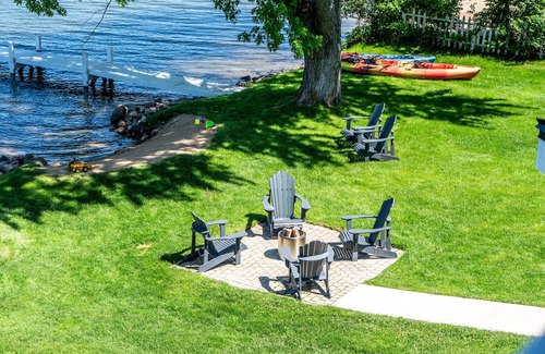 Lake Geneva House | Private Beach & Pier Lake Front w/Fireplace on Lake Como - Walk to Mars Resort!