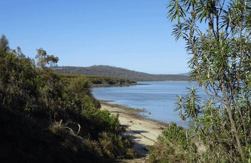 Dunalley House | Private Beach & Playground - Family/Group Getaway!