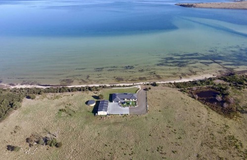 Dunalley House | Private Beach & Playground - Family/Group Getaway!