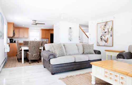 Clinton House | PRIVATE BEACH: ROYAL OCEANVIEW CASTLE @ CLINTON W/4 QUEENS 2 FULL