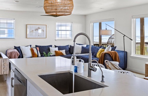 Freeport House | Private Beach Walkover, Sunset Views & Room to Gather