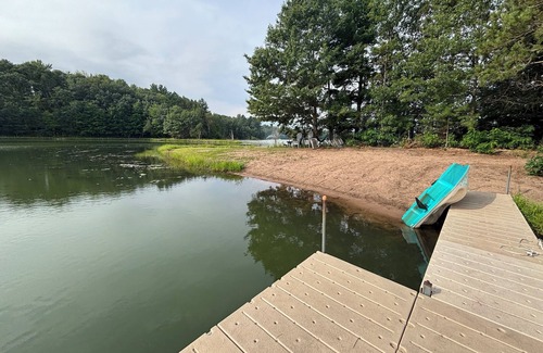 Somerset Cabin | Private beach with dock on Pine Lake with spacious 3 bedroom home sleeps 9-12