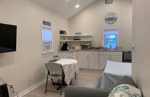 Winterville Cottage | Private Beachy Tiny Home