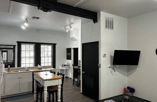 Historic District Apartment | Private, Beautiful apartment in historic district 1/1