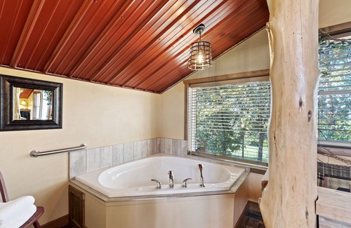 Cape Fair Other | Private Beautiful Clean Farmstead in Branson Country, Big indoor/outdoor spaces.