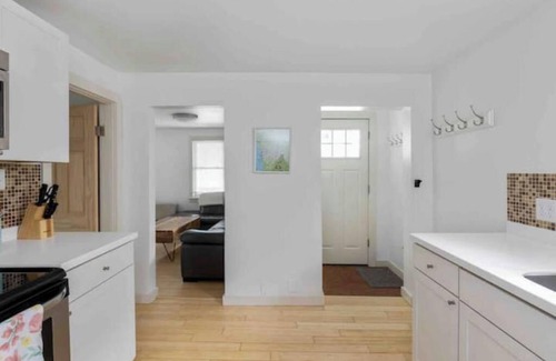 Old North End Apartment | Private+Beautiful Downtown Pad- Near Church St