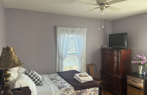 West Roxbury House | Private Bedroom in a House near train and Buses in a safe neighborhood in Boston